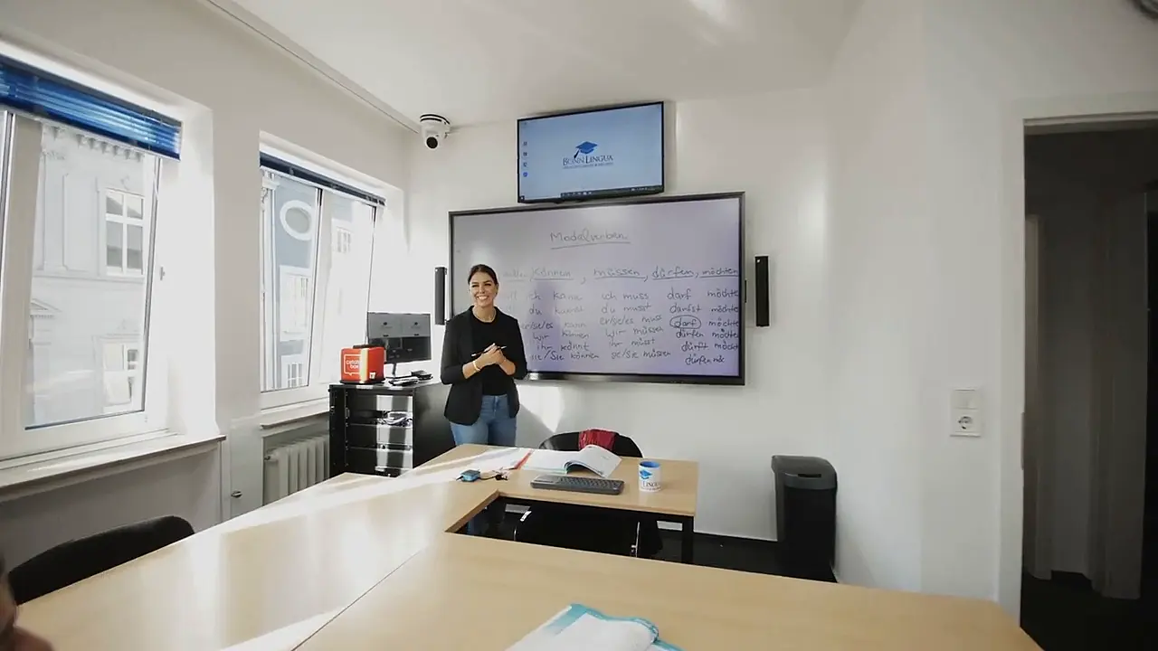 Приміщення для семінарів Bonnlingua з великим екраном